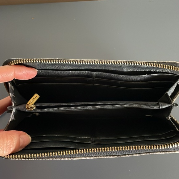 Fossil Leather Wallet - Picture 5 of 8
